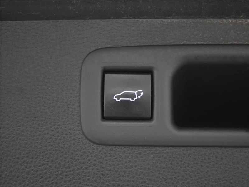 Toyota Highlander 2,5 Hybrid Exclusice 7-m. DPH - fotka 20 z 22