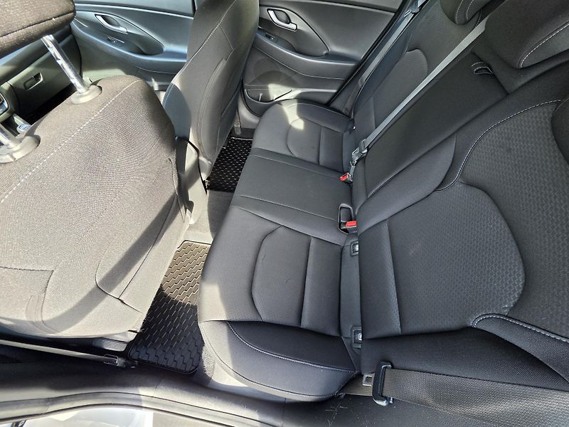 Hyundai i30 (2019) 1,4 TGDI 103kW STYLE NAV - fotka 9 z 15