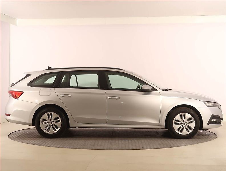 Škoda Octavia (2022) Ambition 2.0 TDI, ČR,1.maj - fotka 6 z 24