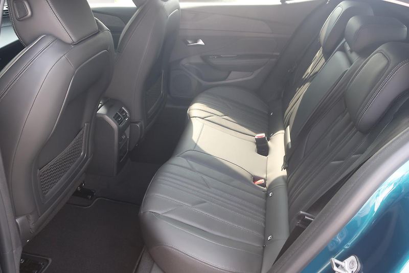 Peugeot 408 e-ALLURE PACK HYBRID 225 EAT8 - fotka 10 z 15