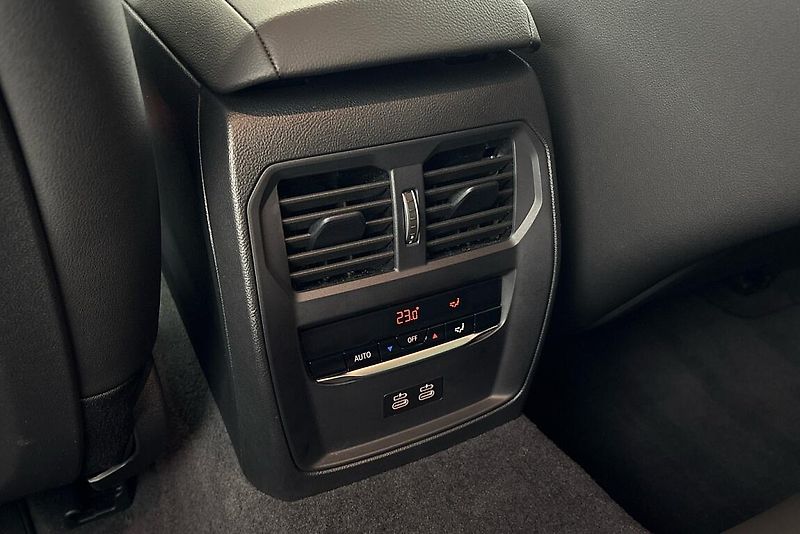 BMW Řada 3 řady 3 | 330d xDrive - fotka 23 z 25