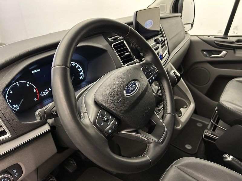 Ford Tourneo Custom 2.0 TDCI - fotka 9 z 27