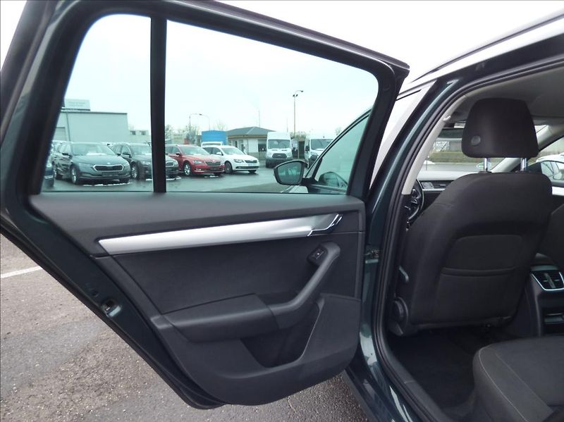 Škoda Octavia 2,0 TDI DSG,LED,Navigace  Ambi - fotka 10 z 55