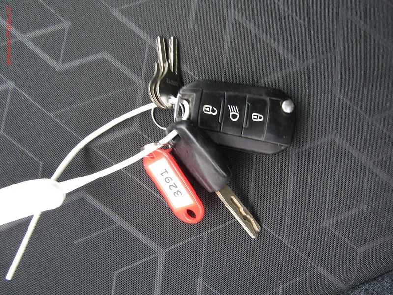 Peugeot 2008 (2017) 1.6 HDi, ČR, Active, navi - fotka 20 z 20