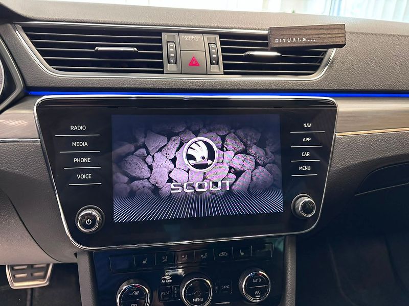 Škoda Superb Scout 4X4 2.0 TDI 147kw - fotka 16 z 32