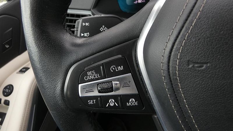 BMW X5 xDrive 45e - fotka 11 z 24