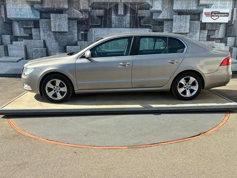Škoda Superb (2012) 2.0TDI, 103KW - fotka 5 z 26