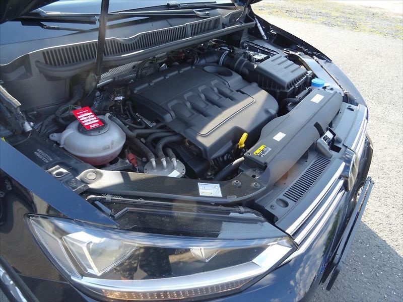 Volkswagen Touran 2,0 TDi 110 kW DSG - fotka 32 z 34