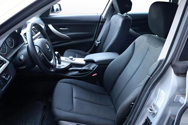 BMW Řada 3 320i xDrive - fotka 9 z 14