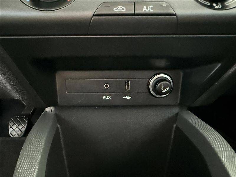 Škoda Fabia 1,2   TSI 66kW,SERVISKA - fotka 19 z 24