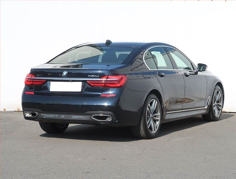 BMW Řada 7 (2019) M Paket 730 d xDrive, ČR - fotka 5 z 29