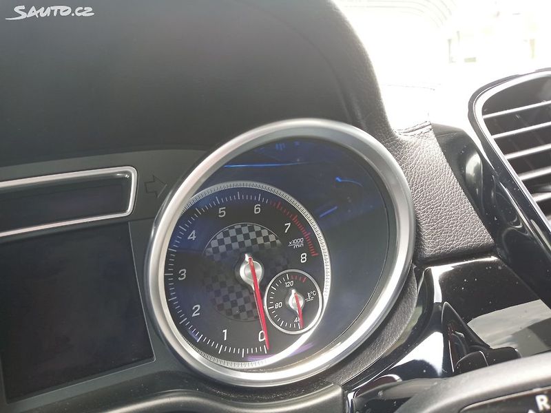 Mercedes-Benz GLE COUPE 450 AMG 3.0 270kW - fotka 22 z 36