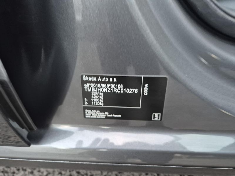 Škoda Superb ZAMLUVENO ! 110kw DSG L&K 18A - fotka 50 z 52