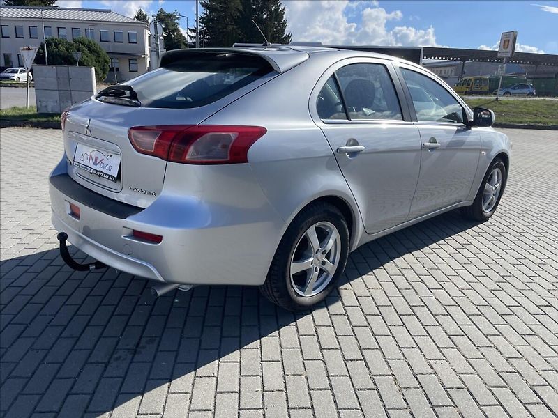 Mitsubishi Lancer 1,6 i 86kw Invite Klima Tažné - fotka 4 z 33