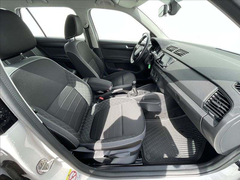 Škoda Fabia 1,0 TSI Combi Ambition Plus - fotka 18 z 24