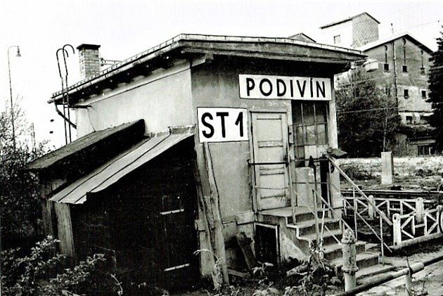 Hradlo v Podivíně kolem roku 1980., zdroj: Se svolením města Podivína, Helena Macánová