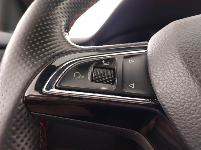 Škoda Octavia (2014) RS 2.0 TSI, Bi-Xenony - fotka 18 z 22