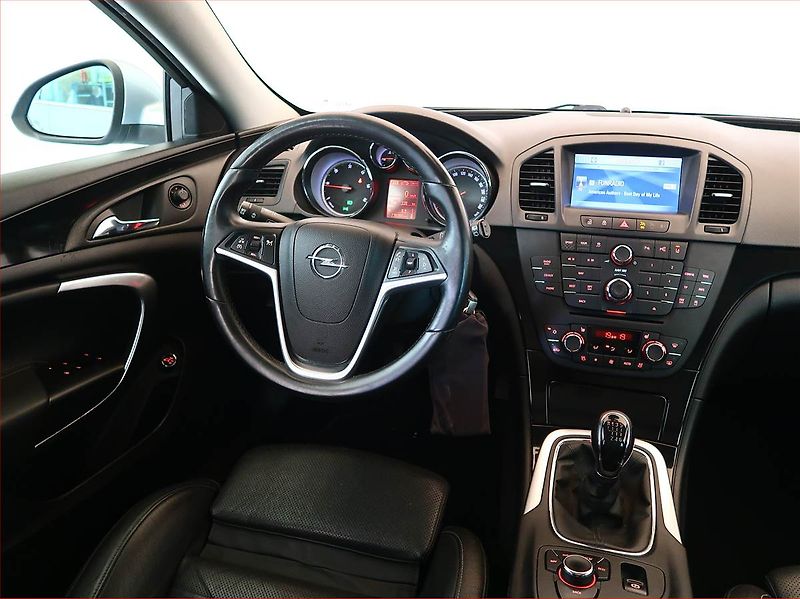 Opel Insignia (2013) 2.0 CDTI, Navi, Xenony - fotka 7 z 16