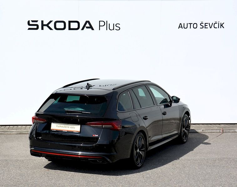 Škoda Octavia (2024) Combi 2.0 TSI 195 kW RS DSG 7 - fotka 2 z 27