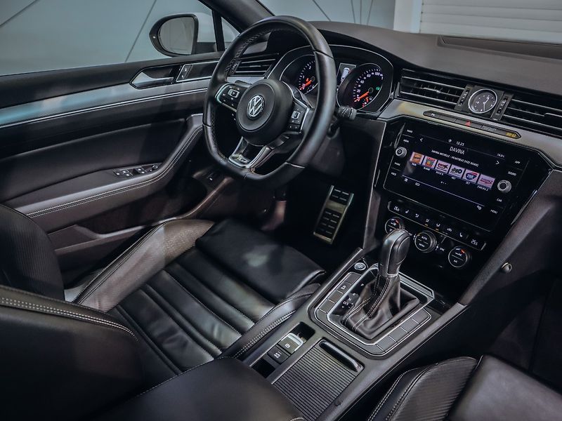 Volkswagen Passat 2.0TDI DSG R-line - fotka 15 z 23