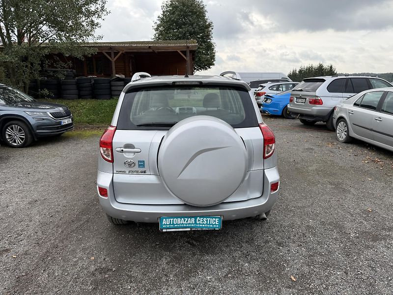 Toyota RAV4 2.2 D4-D 4x4 KLIMA ALU KUŽE - fotka 5 z 23