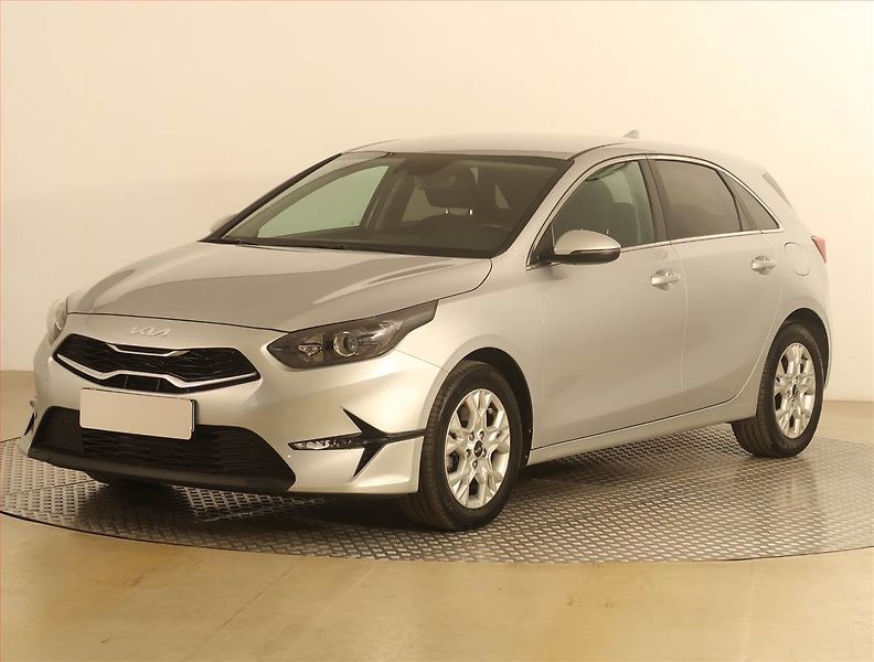 Kia Ceed (2024) Gold 1.5 T-GDI, Tempomat - fotka 2 z 19