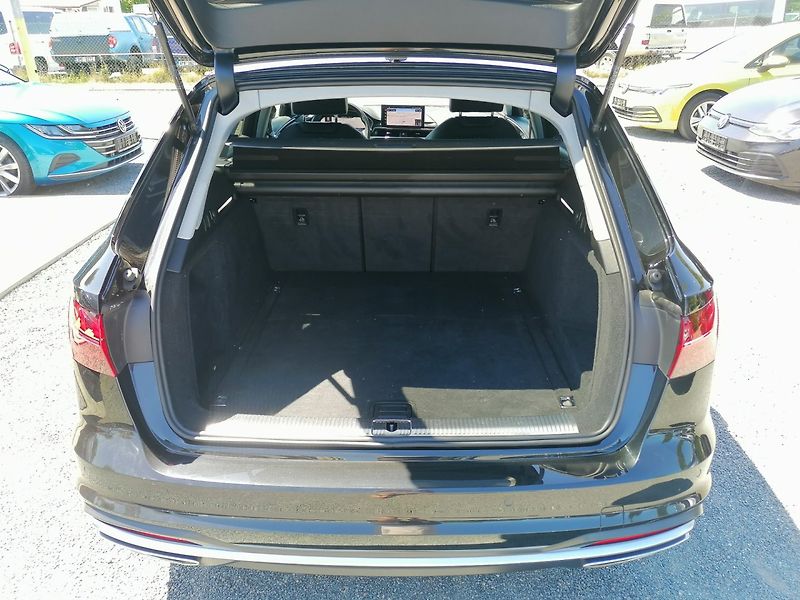 Audi A4 (2023) 2.0 35 TFSi S-Tronic Virtual - fotka 27 z 32