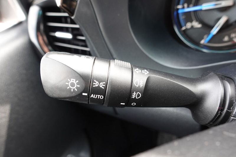 Toyota Hilux 2.8D4-D 6AT Invincible + Sport - fotka 27 z 33