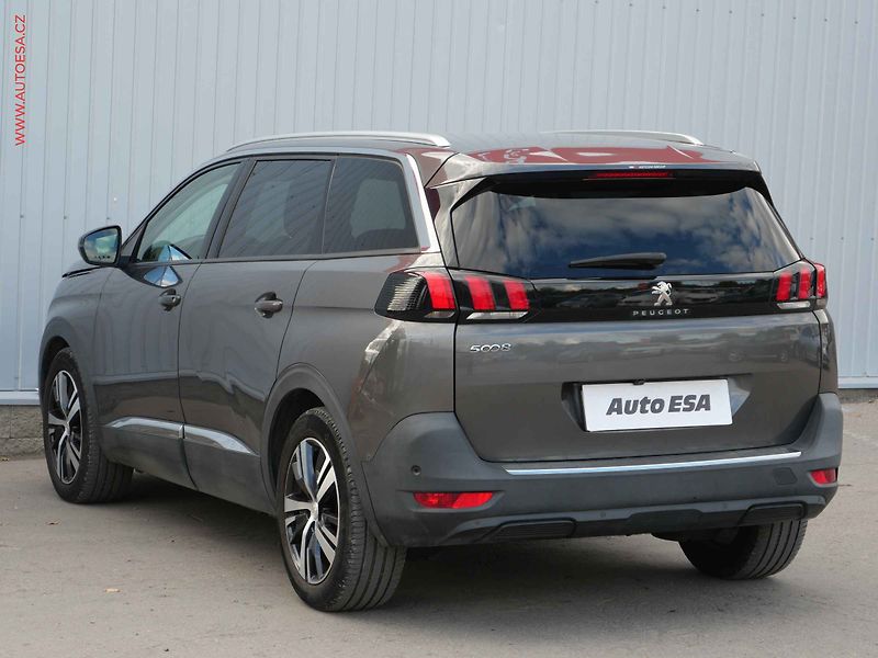 Peugeot 5008 (2018) 2.0HDi, AT, LED, kamera - fotka 6 z 28
