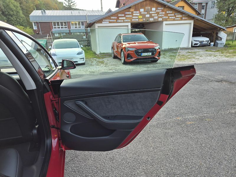 Tesla Model 3 PERFORMANCE 393kw SOH 95,1% - fotka 37 z 45