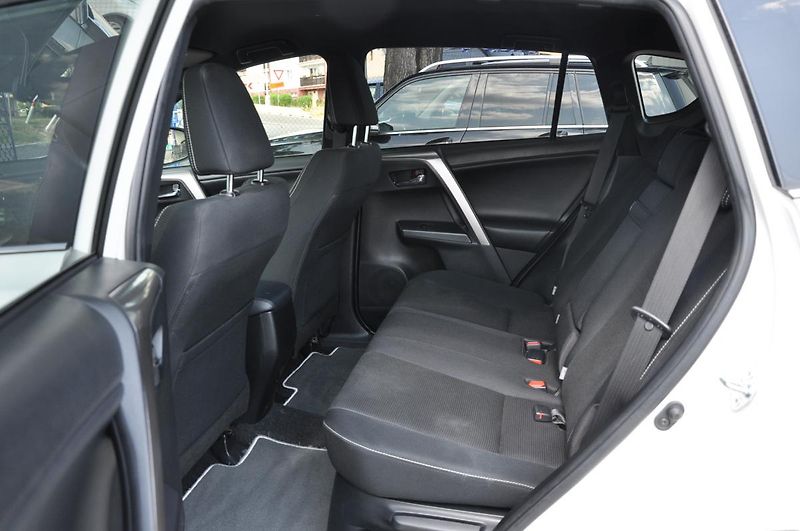 Toyota RAV4 2.5HSD 114kW - fotka 7 z 22