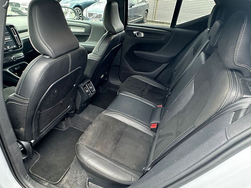 Volvo XC40 B4 R-Design - fotka 6 z 15