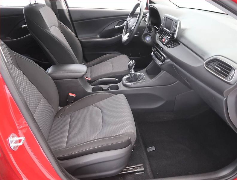 Hyundai i30 (2018) 1.0 T-GDI, Serv.kniha - fotka 9 z 18