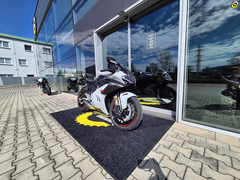 CFMOTO (2026) 675 SR-R - SKLADEM - fotka 22 z 43