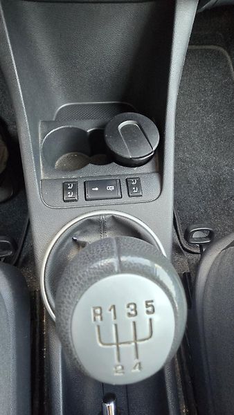 Škoda Fabia 1.4 16V AMBIENTE 1MAJITEL - fotka 32 z 36