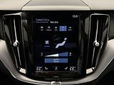 Volvo XC60 B4 AWD MOMENTUM AUT REZERVACE - náhled 41