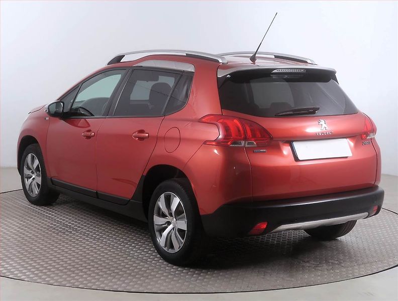 Peugeot 2008 (2016) 1.2 PureTech, Automat - fotka 4 z 16