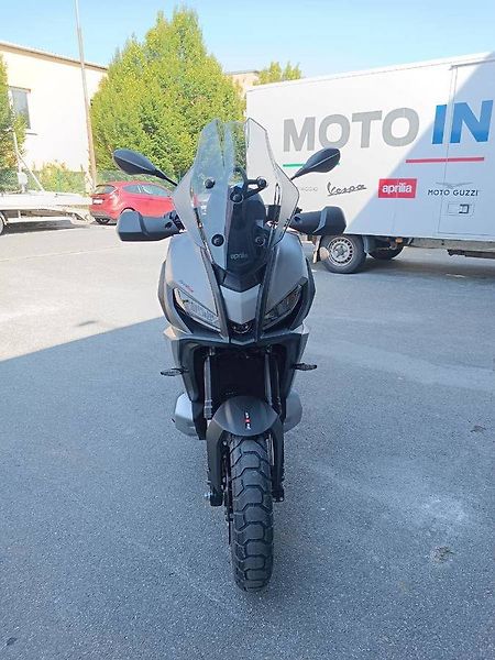 Aprilia (2026) SR GT 400 Boulder Grey (sleva - fotka 2 z 11