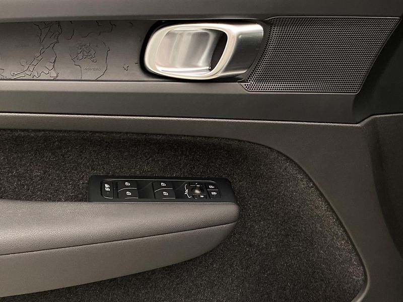 Volvo XC40 PURE ELECTRIC RECHARGE CORE  - fotka 28 z 55