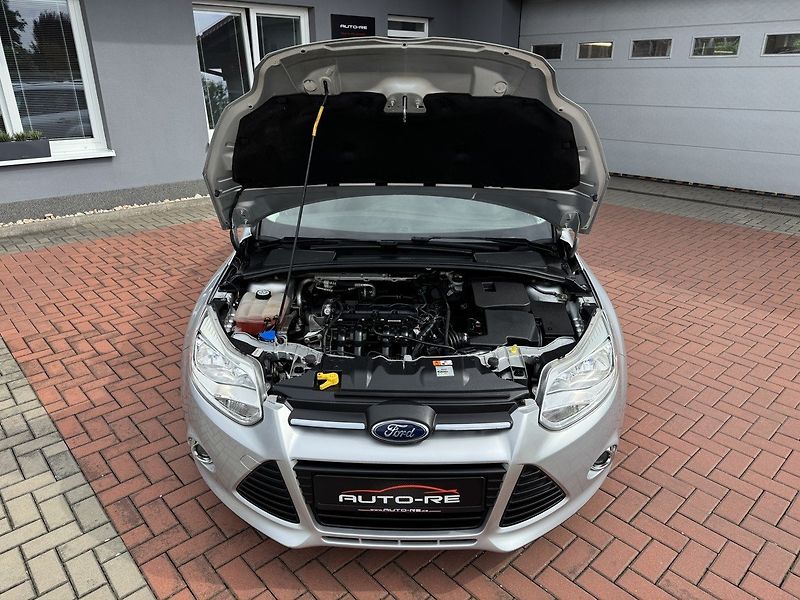 Ford Focus (2011) 1.6i Ti-VCT Klima Winter Paket - fotka 31 z 46