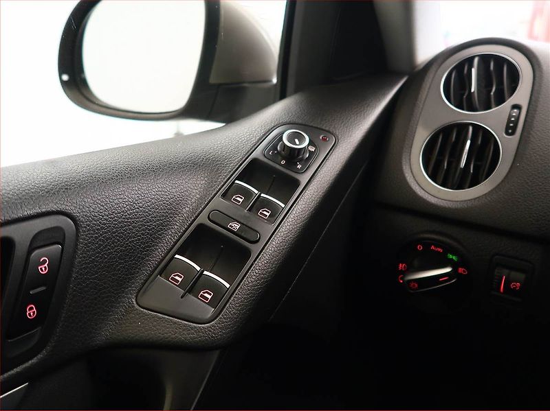 Volkswagen Tiguan (2012) Sport&Style 2.0 TDI, 4X4 - fotka 15 z 16