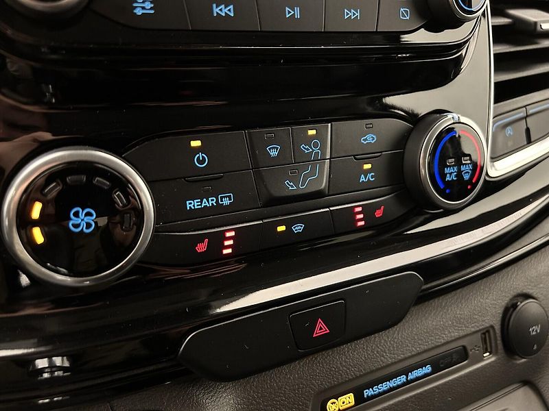 Ford Tourneo Custom 2.0 TDCI - fotka 15 z 27