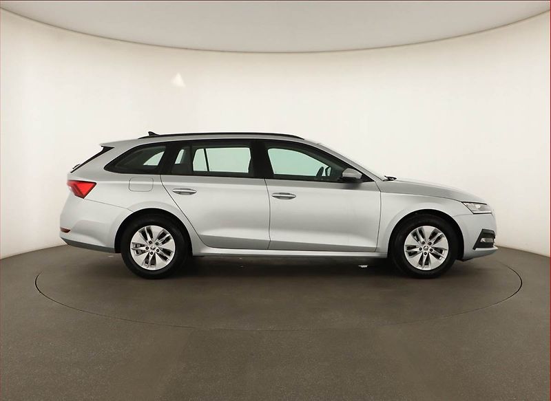 Škoda Octavia (2022) Ambition 1.0 TSI e-tec - fotka 6 z 16