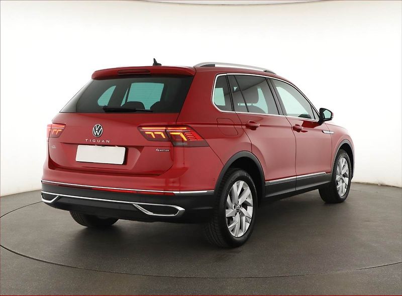 Volkswagen Tiguan (2022) 2.0 TSI - fotka 5 z 20