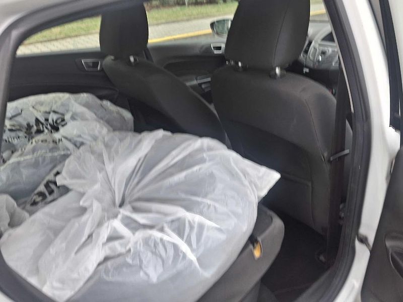Ford Fiesta 1,2 - fotka 19 z 27