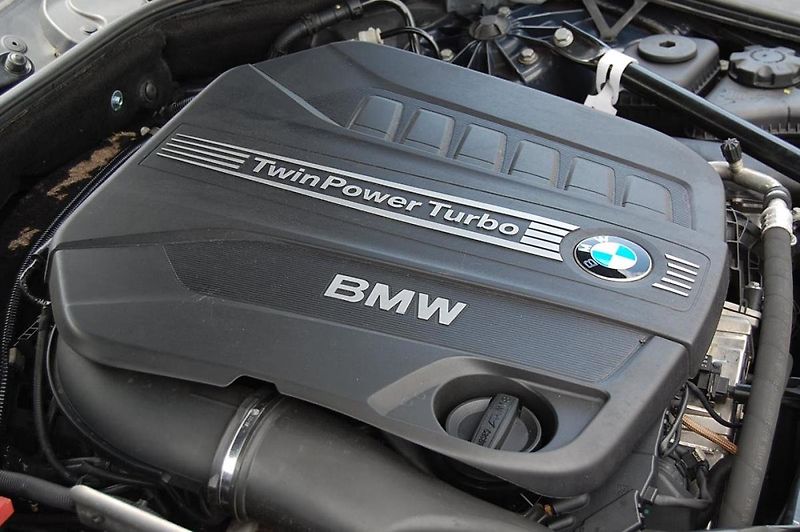 BMW Řada 5 (2014) 535d xDrive, 230 kW - fotka 45 z 48