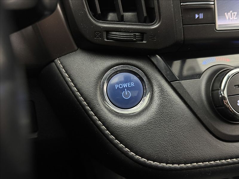 Toyota RAV4 2,5 114kW HYBRID LED KŮŽE 360° - fotka 17 z 45