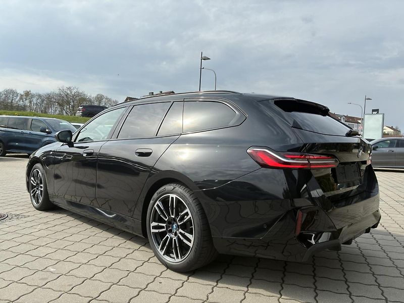 BMW Řada 5 (2024) - fotka 3 z 6