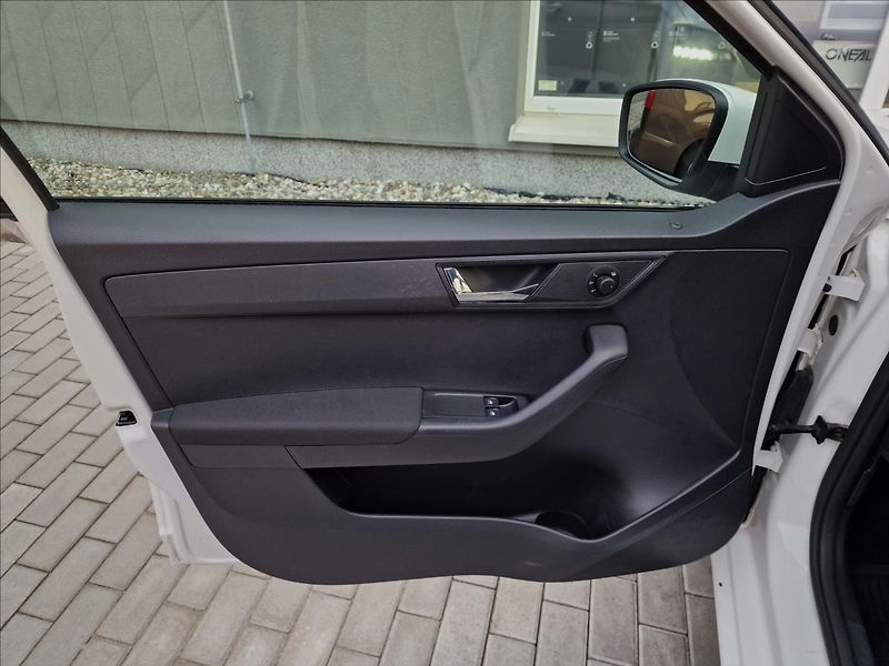 Škoda Fabia 1.0 TSI 70kW Combi Tour,1.Maj - fotka 34 z 47