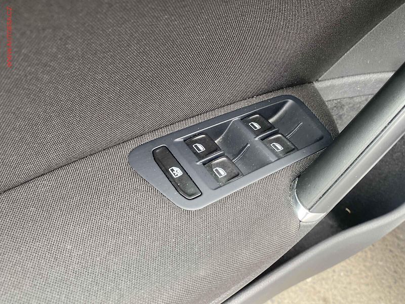 Volkswagen Golf (2015) 1.4 TSi, Lounge, TZ, navi - fotka 13 z 17